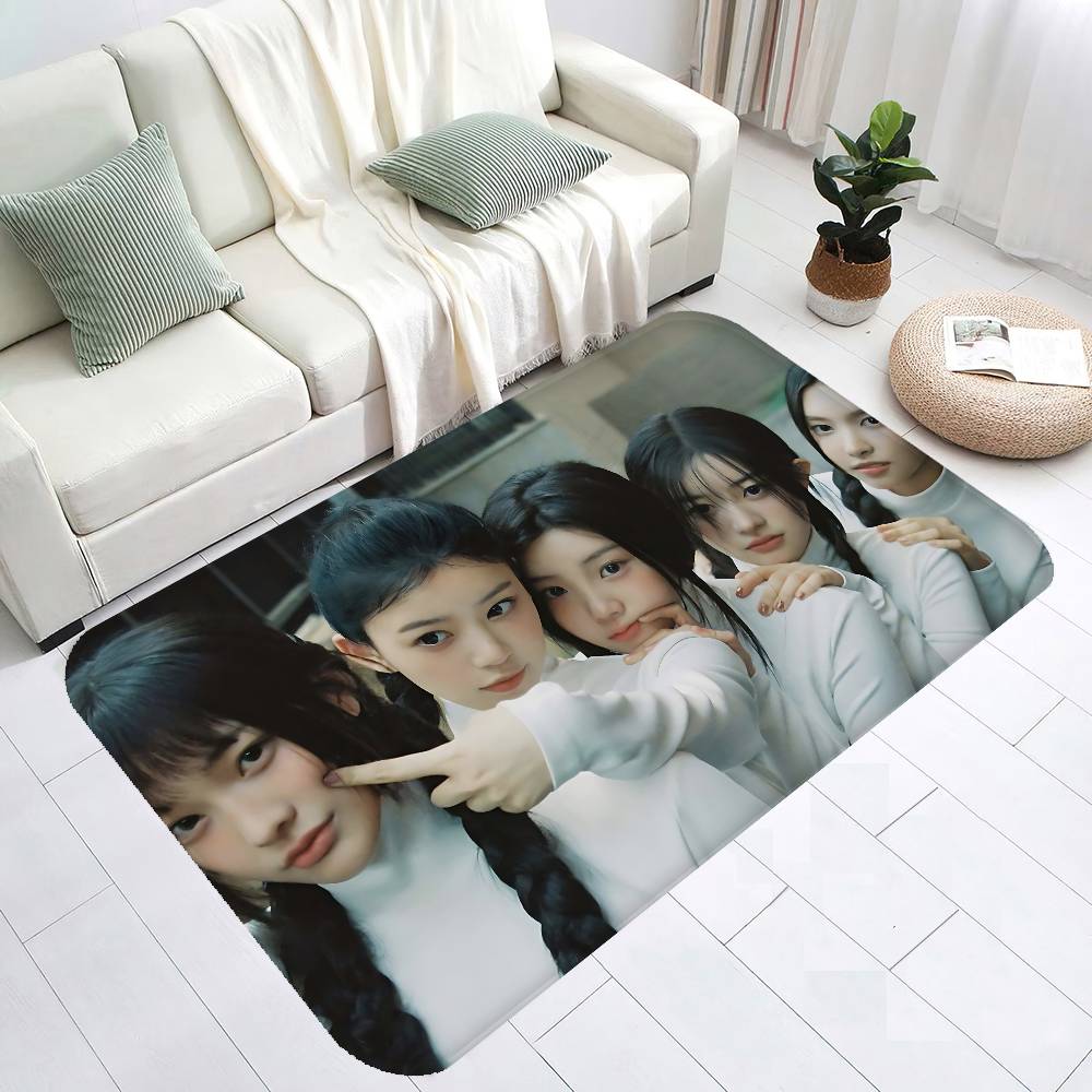 Home Textiles Group - Kpop Group I-Illit Cute Girl Entrance